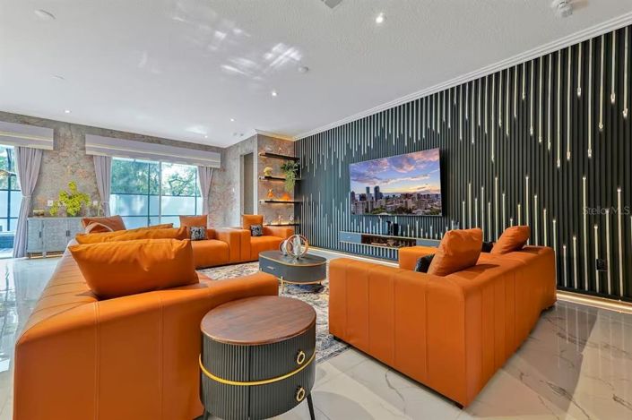 Image No.6-12 Bed House for sale