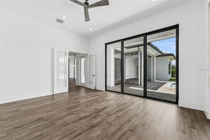 Image No.24-4 Bed House for sale
