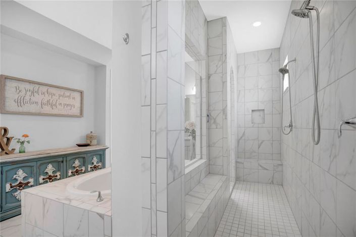 Image No.24-6 Bed House for sale