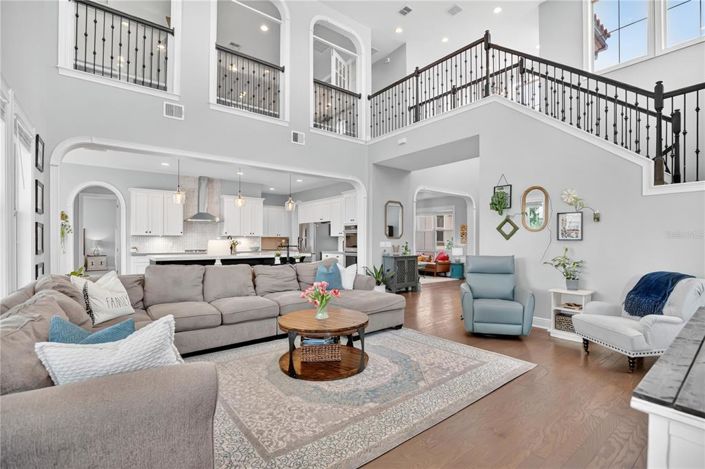 Image No.8-6 Bed House for sale