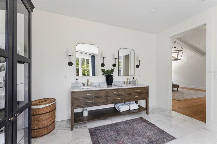 Image No.36-5 Bed House for sale