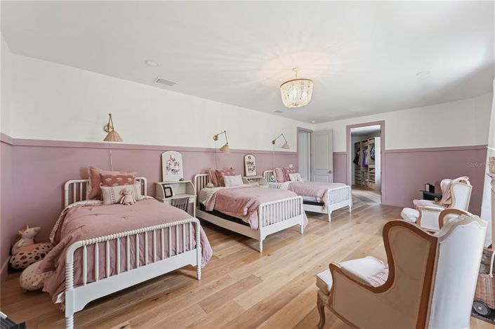 Image No.40-5 Bed House for sale