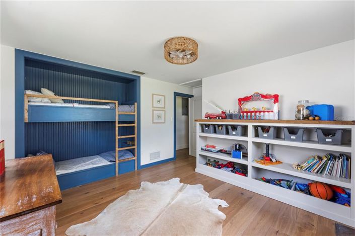 Image No.55-5 Bed House for sale
