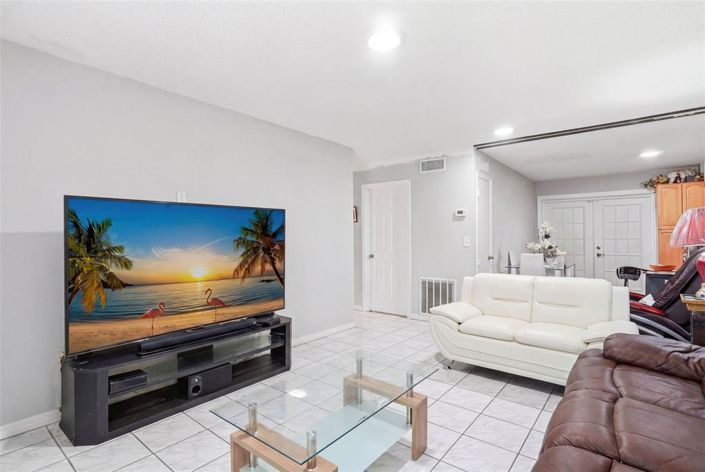 Image No.17-3 Bed House for sale