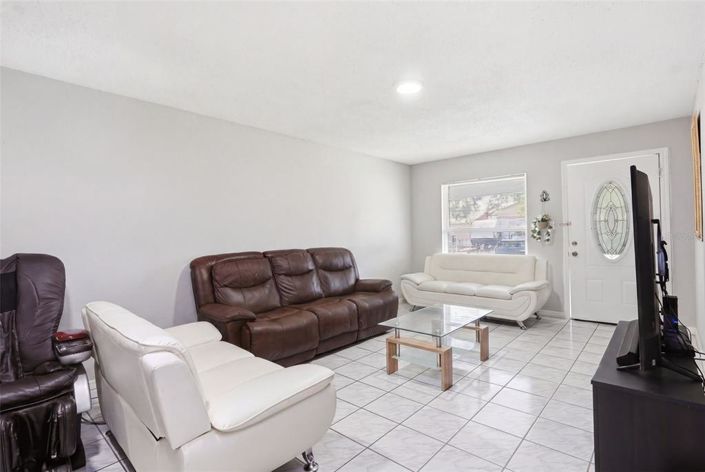Image No.18-3 Bed House for sale