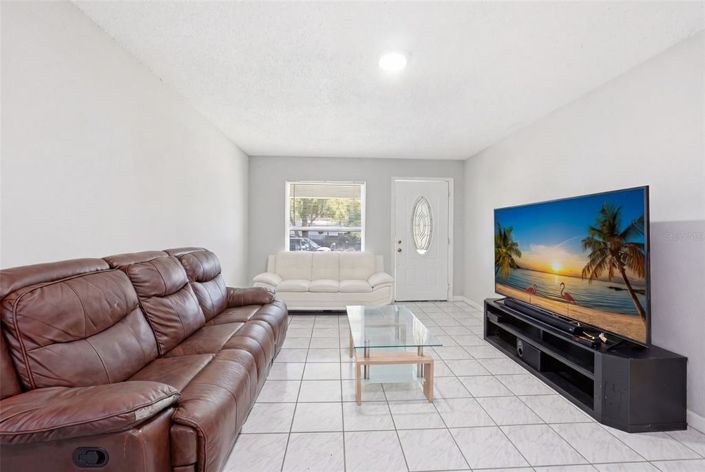 Image No.19-3 Bed House for sale