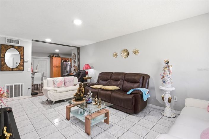 Image No.8-3 Bed House for sale