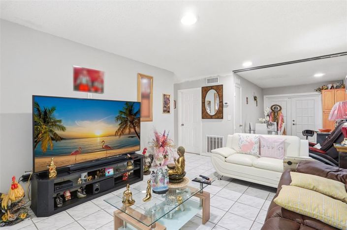 Image No.9-3 Bed House for sale
