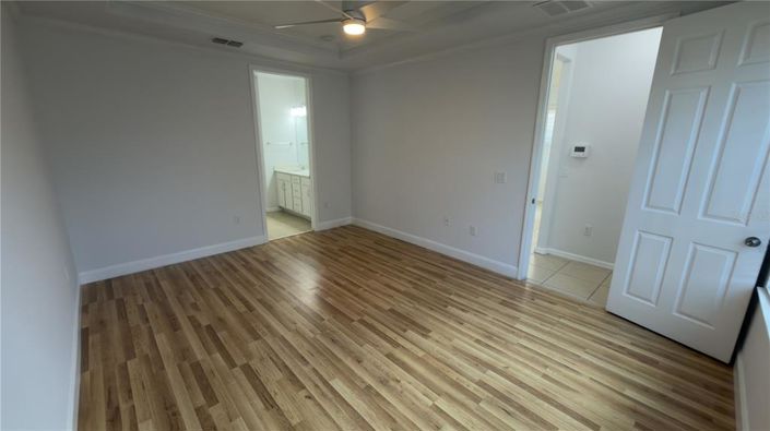 Image No.11-3 Bed Townhouse for sale
