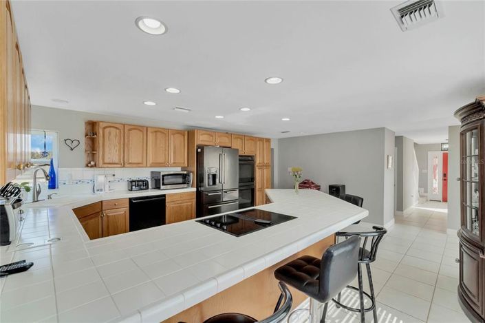 Image No.6-4 Bed House for sale