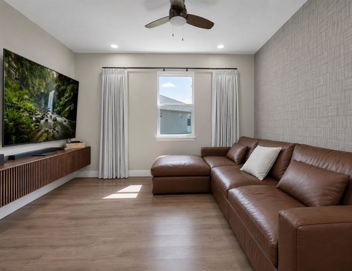 Image No.10-3 Bed House for sale