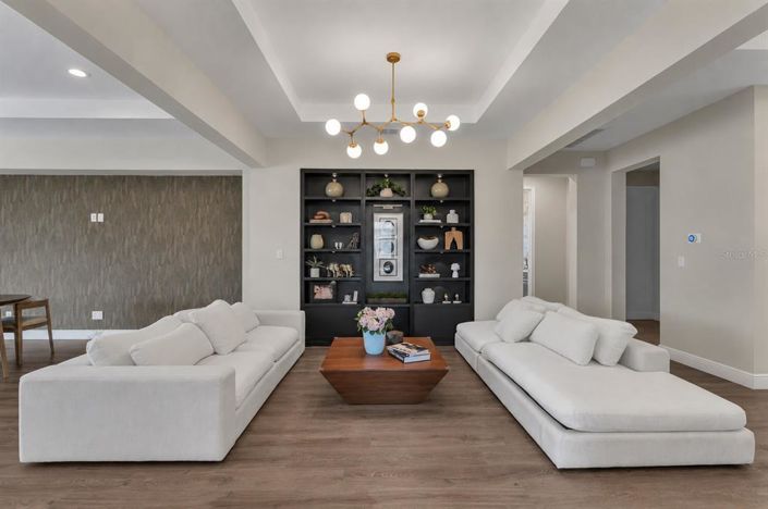 Image No.8-3 Bed House for sale