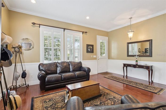 Image No.8-5 Bed House for sale