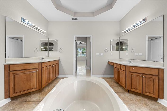 Image No.19-5 Bed House for sale