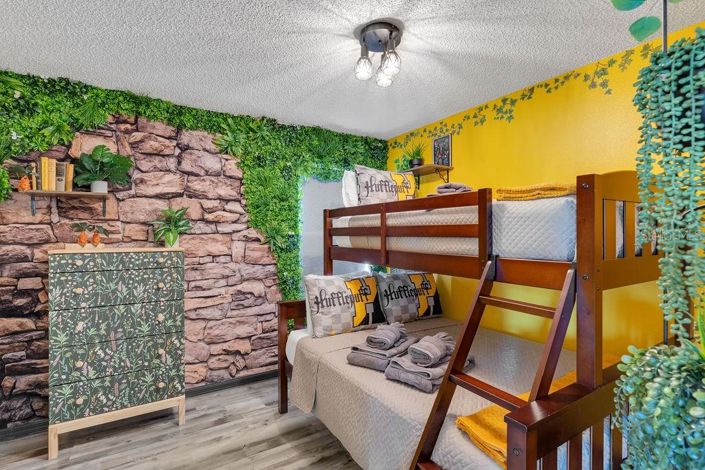 Image No.24-7 Bed House for sale