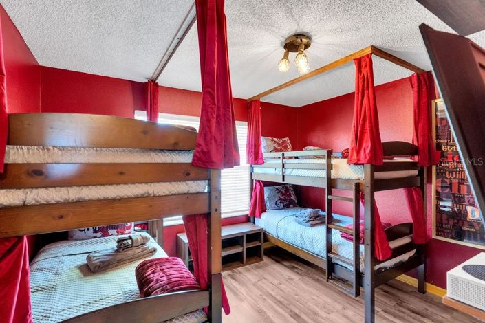 Image No.33-7 Bed House for sale