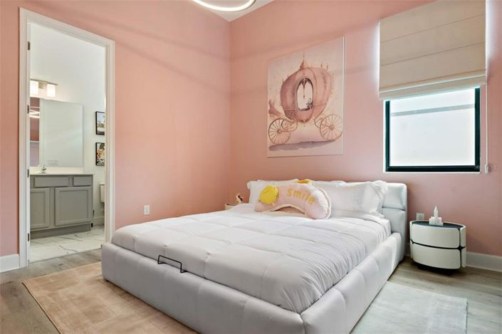 Image No.46-15 Bed House for sale