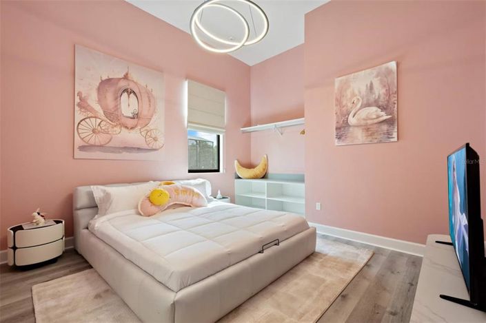Image No.8-15 Bed House for sale