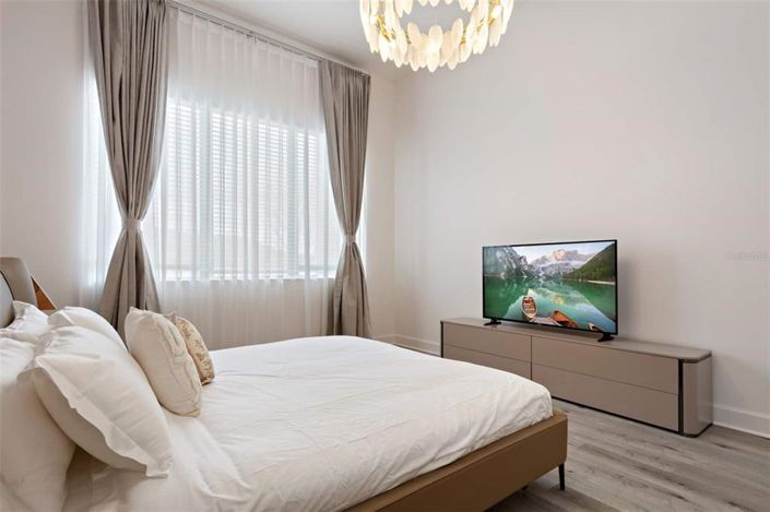 Image No.9-15 Bed House for sale