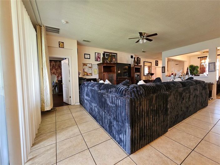 Image No.17-4 Bed House for sale