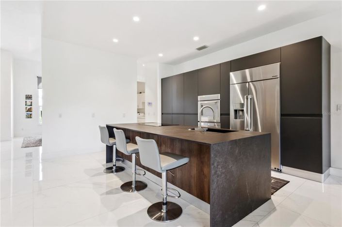 Image No.15-5 Bed House for sale