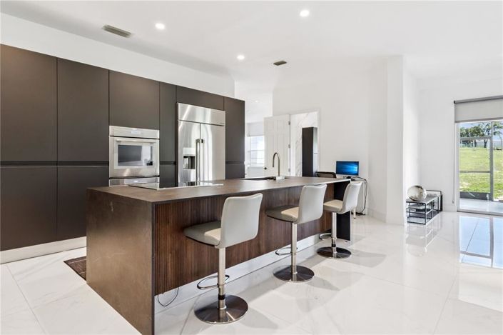Image No.16-5 Bed House for sale