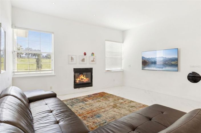 Image No.19-5 Bed House for sale