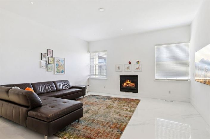 Image No.20-5 Bed House for sale