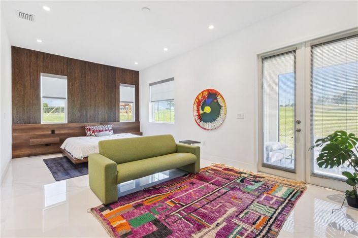 Image No.23-5 Bed House for sale