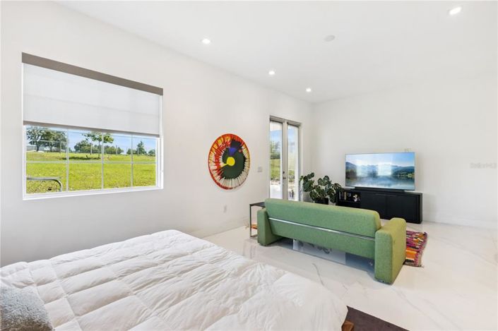 Image No.24-5 Bed House for sale