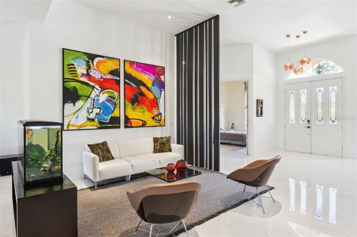 Image No.6-5 Bed House for sale