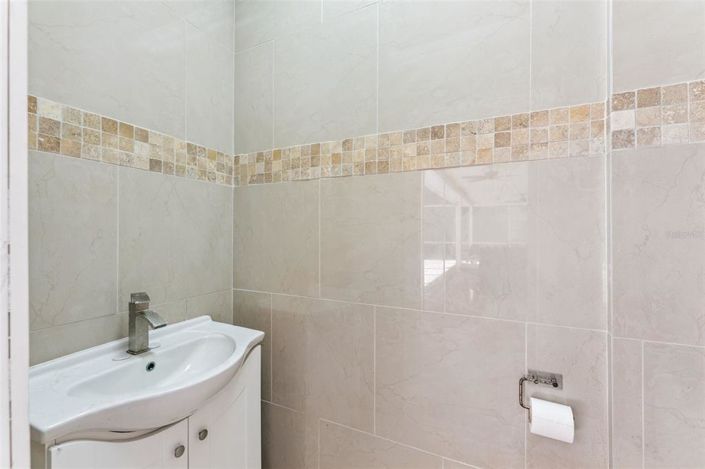 Image No.17-4 Bed House for sale