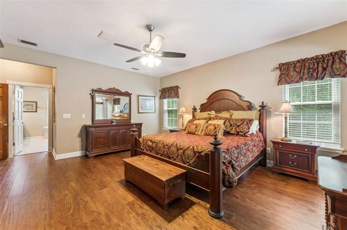 Image No.18-4 Bed House for sale