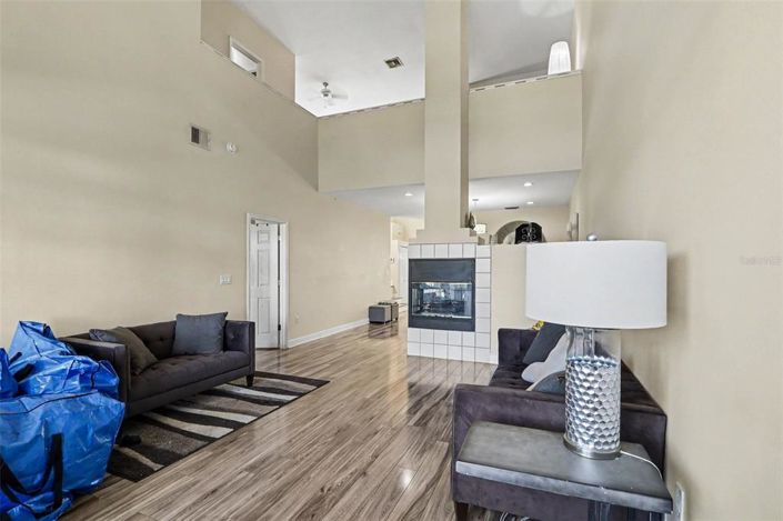 Image No.8-3 Bed Townhouse for sale
