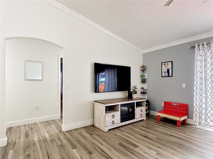 Image No.19-4 Bed House for sale