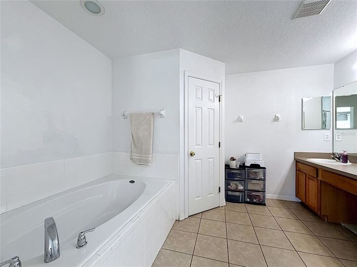 Image No.21-4 Bed House for sale