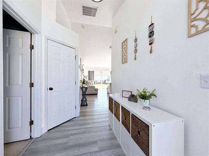 Image No.8-4 Bed House for sale