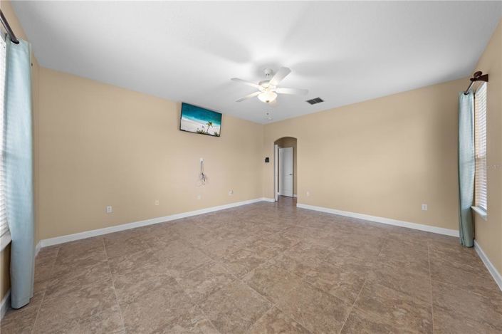 Image No.37-5 Bed House for sale