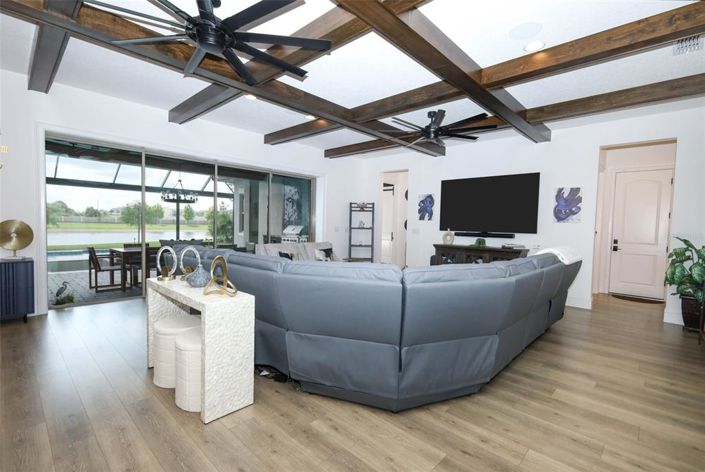 Image No.21-5 Bed House for sale
