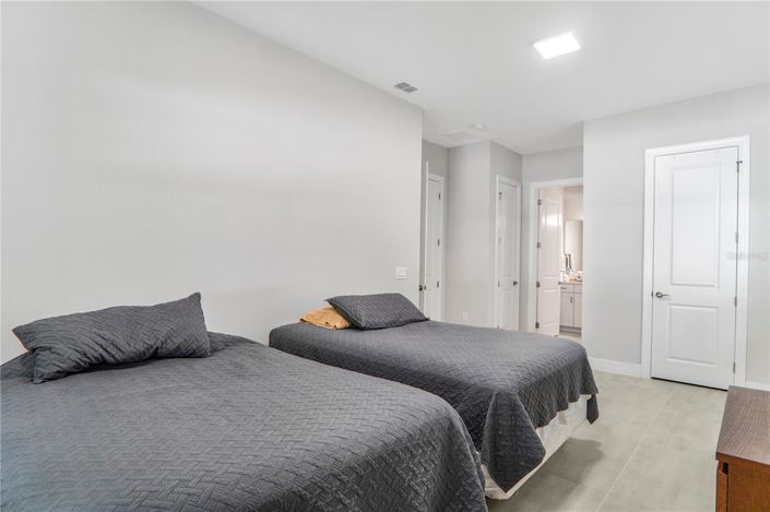 Image No.30-5 Bed House for sale