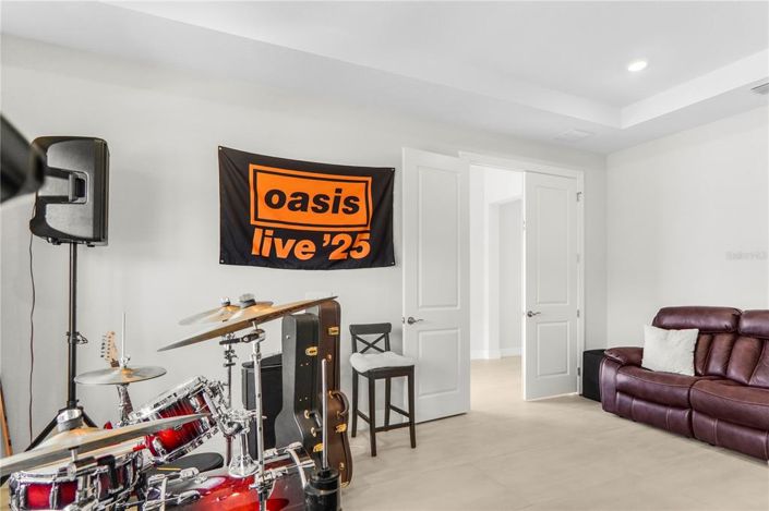 Image No.8-5 Bed House for sale