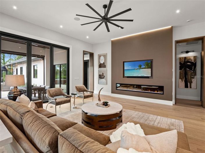 Image No.22-4 Bed House for sale