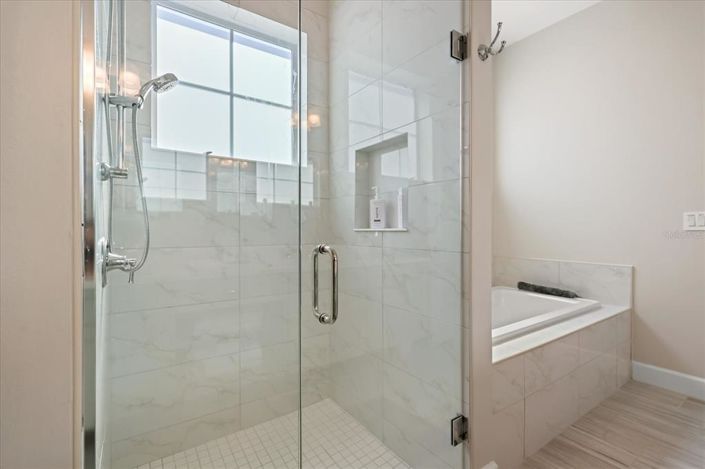 Image No.53-6 Bed House for sale