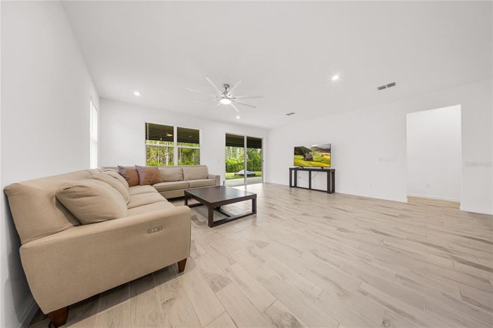 Image No.15-5 Bed House for sale