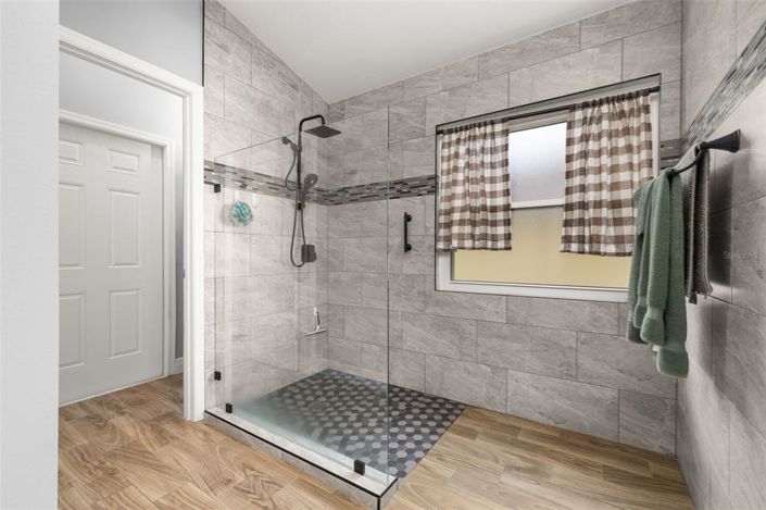 Image No.18-4 Bed House for sale