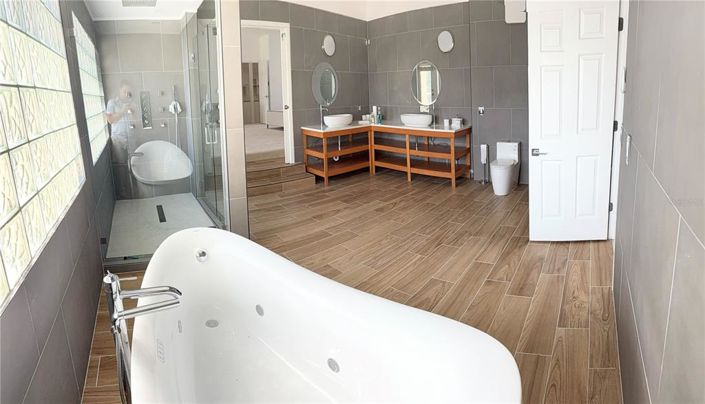 Image No.20-7 Bed House for sale