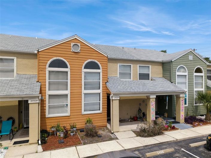 Image No.2-2 Bed Townhouse for sale