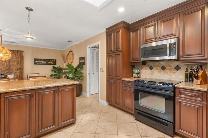 Image No.19-4 Bed House for sale