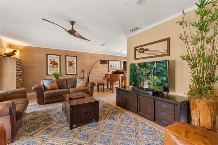 Image No.8-4 Bed House for sale