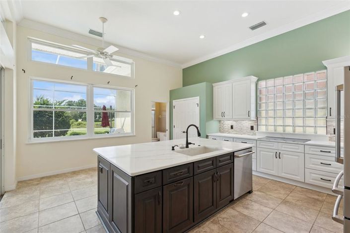 Image No.8-4 Bed House for sale